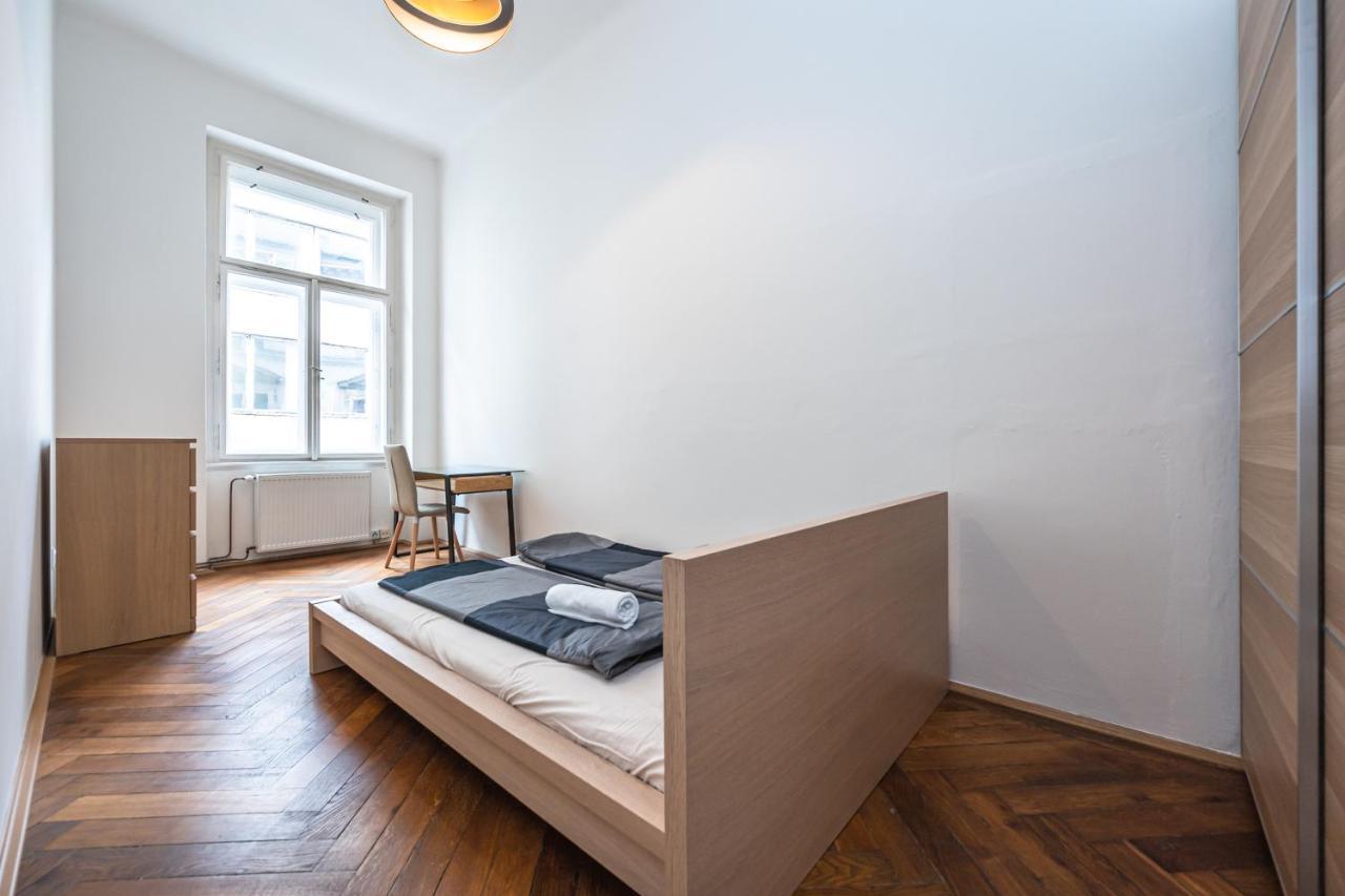 New Town Central Apartment Praha Bagian luar foto
